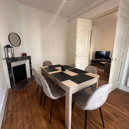 F4 Centre Moulins Apartment *