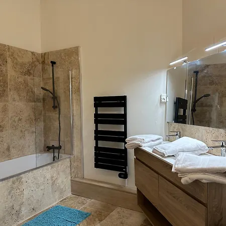 Апартаменты F4 Cosy Centre - 3 Lits Doubles -ideal Famille & Sejour Pro