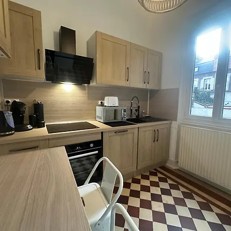 F4 Centre Moulins Apartment *