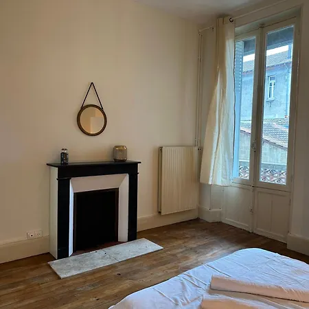 F4 Centre Moulins Apartment *
