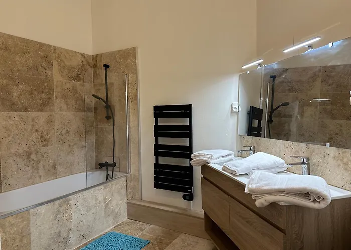 Апартаменты F4 Cosy Centre - 3 Lits Doubles -ideal Famille & Sejour Pro