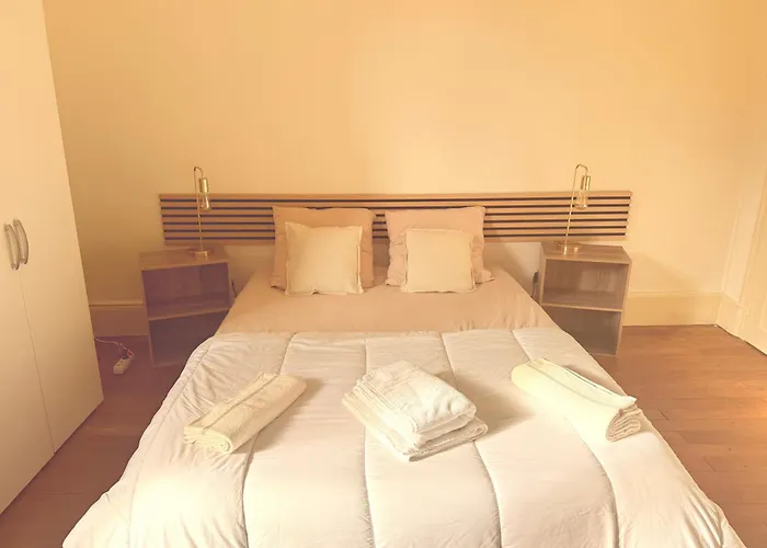 Апартаменты F4 Cosy Centre - 3 Lits Doubles -ideal Famille & Sejour Pro Мулен